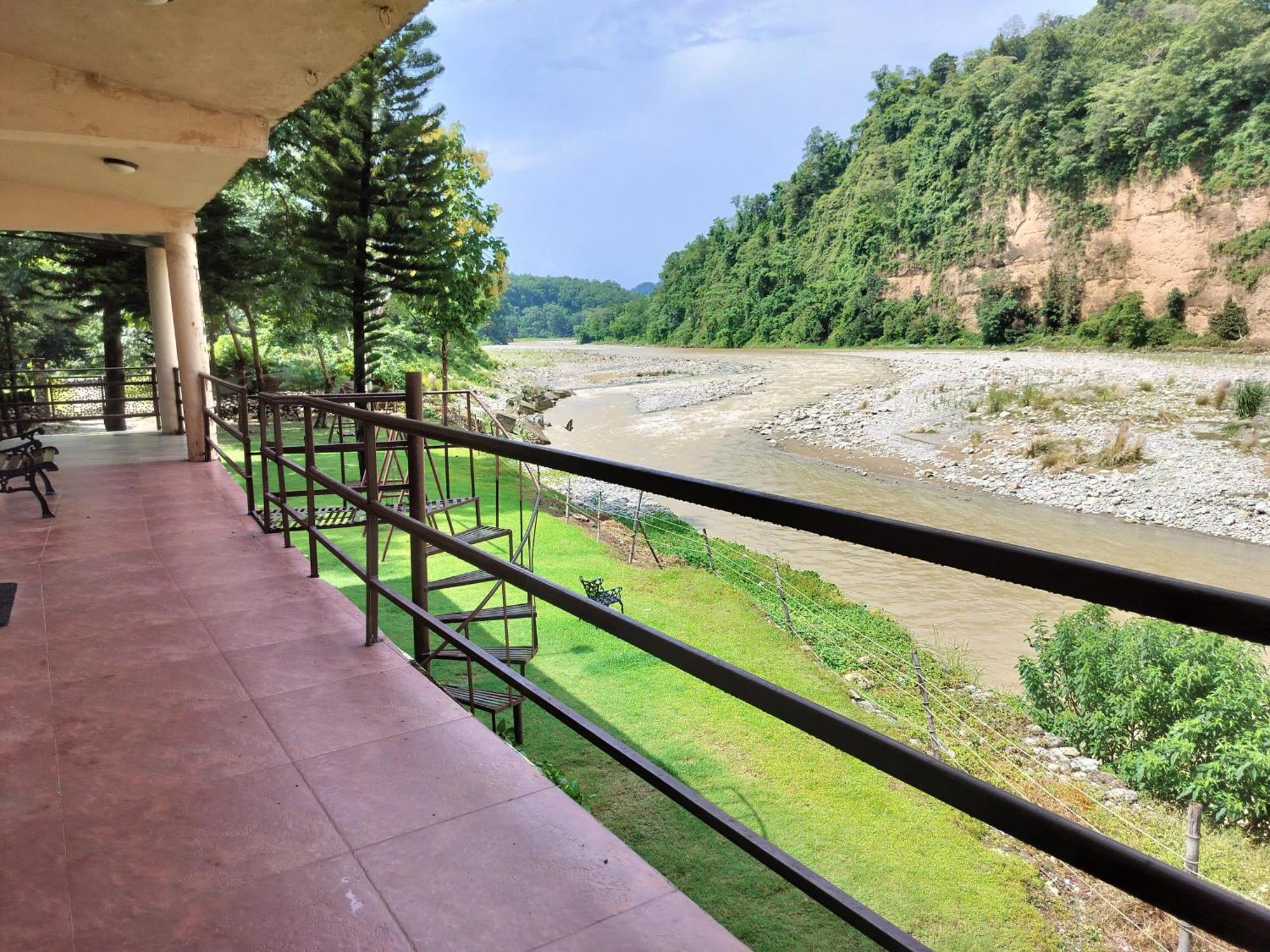Bel-La Monde Hotel "Riverside" - Jim Corbett Garjia エクステリア 写真